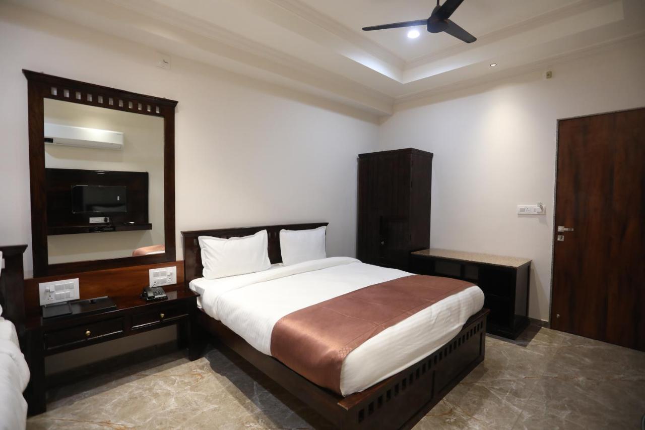 Chandan Kasturi Resort Dariāwad Exteriör bild