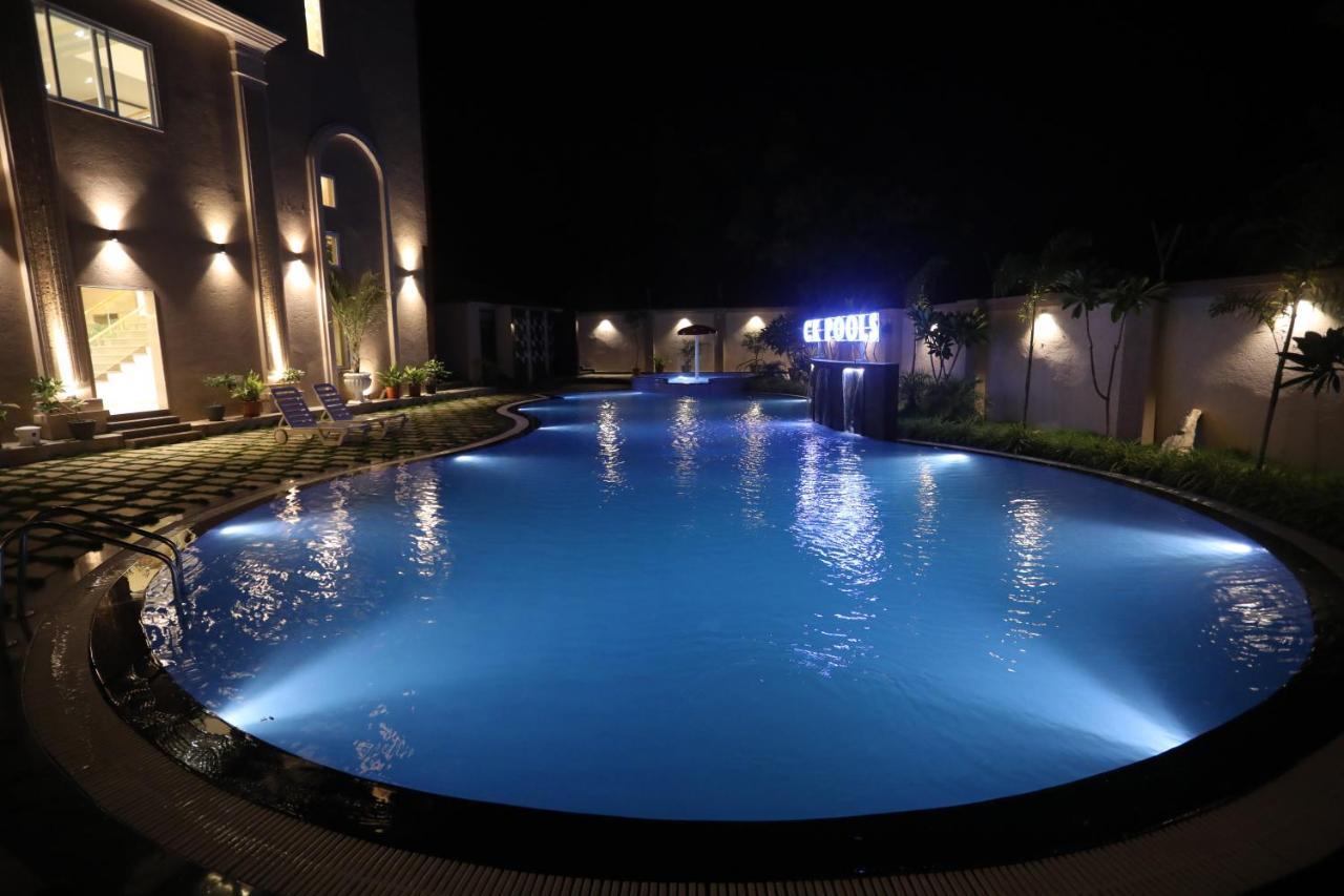Chandan Kasturi Resort Dariāwad Exteriör bild